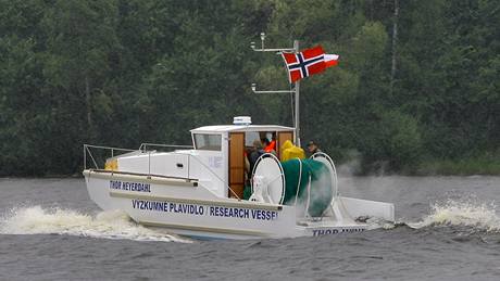 Pedstavení lodi Thor Heyerdahl, která pome pi výzkumu sladkovodních ryb. (4. záí 2009)