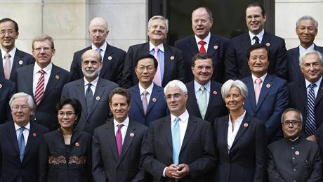 Ministi financí a centrální bankéi na summitu G20 v Londýn (5. záí 2009). 