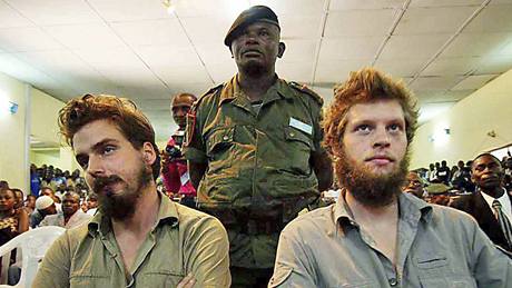 Tjostolv Moland (vlevo) a Joshua French pi vyhlaování rozsudku v konském Kisangani