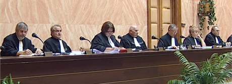 Ústavní soud v Brn rozhoduje o stínosti poslance Miloe Meláka. (10. záí 2009)