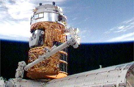 Japonská lo po pipojení k Mezinárodní vesmírné stanici (ISS). (17. záí 2009)