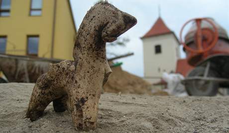 Keramick plastika stedovkho konka, kterou nali archeologov v Mikulicch.