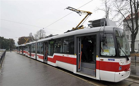 Ve smru ze Starého Lískovce do centra msta vykolejila v pondlí ráno tramvaj, provoz se na tra vrátil po hodin. Ilustraní foto