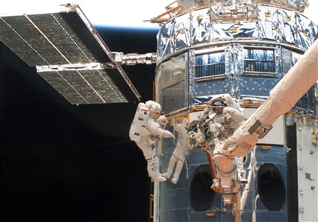 Hubble z Atlantisu - 001