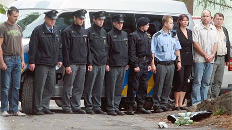 Po pestelce v eporyjích zstal mrtvý policista. (16. záí 2009)