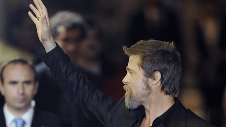 V San Sebastiánu se rozebhl filmový festival. Hlavní hvzdou úvodního dne byl zarostlý Brad Pitt.