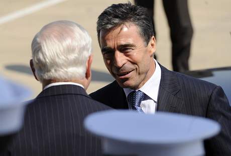 éf NATO Anders Fogh Rasmussen s ministrem obrany Robertem Gatesem (29.9.2009)