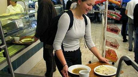 Nkteí studenti Univerzity Karlovy jsou nespokojení s kvalitou menz a kolejí (ilustraní snímek).