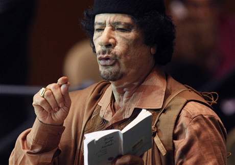 Muammar Kaddáfí pi projevu ped Valným shromádním OSN 