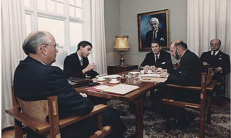 Historick setkn sovtskho prezidenta Michaila Gorbaova a prezidenta USA Ronalda Reagana ve vile Hfdi (11. jna 1986) 