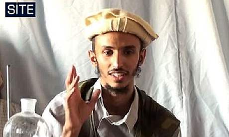 Terorista Al-Kajdy Abdulláh Hassn Asírí pronesl bombu k saúdskoarabskému princi v koneníku