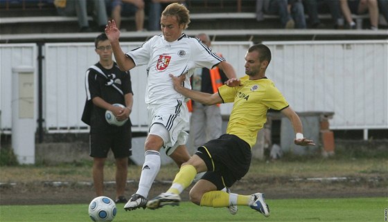 Hradec Králové - Sparta B: domácí Pavel Dvoák (vlevo) a Luká Hejda