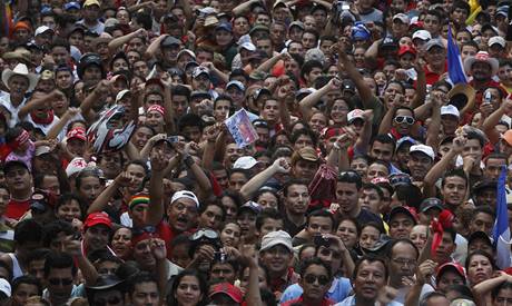 Tisce lid se vydaly podpoit svrenho honduraskho prezidenta Manuela Zelayu (22.9.2009)