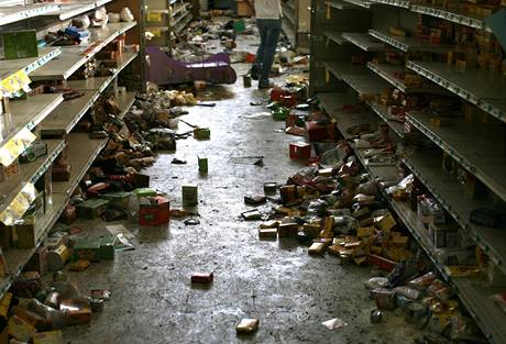 Policie dostala hlen o nejmn padesti ppadech rabovn v hondurask metropoli Tegucigalp (24. 9. 2009)