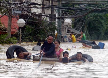 Tropick boue pinesla do filipnsk metropole Manily nejhor zplavy za poslednch 42 let (27. z 2009)