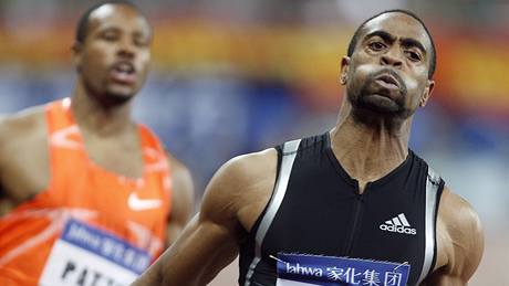 Tyson Gay dobíhá ped tetím Darvisem Pattonem 