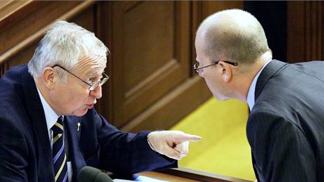 Jednání o rozpočtovém balíčku. Ministr financí Eduard Janota a Bohuslav Sobotka (ČSSD). (25. září 2009) Jednání o rozpočtovém balíčku. Ministr financí Eduard Janota a Bohuslav Sobotka (ČSSD). (25. září 2009)