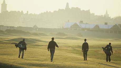 Fourball, foursome, nebo greensome? V St. Andrew´s, golfové mekce, je stylové volit tradinjí hru. 