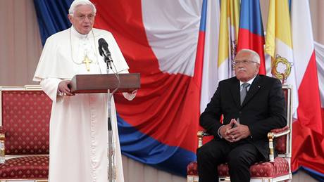 Prezident Václav Klaus doprovázel papee Benedikta XVI. po celou jeho návtvu.