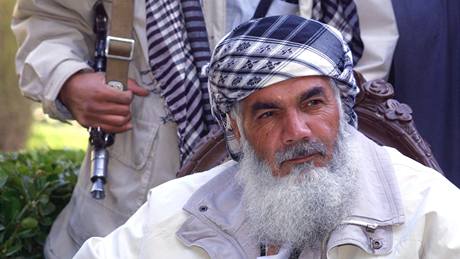 Afghánský ministr Ismaíl Chán unikl se tstím atentátu