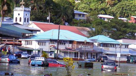 Následky tsunami na souostroví Samoa v Pacifiku (30. záí 2009).