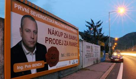 Billboard se éfem SSD Ústeckého kraje Petrem Bendou.