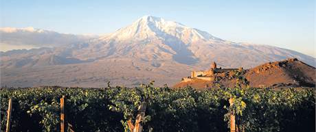 Ararat je symbol Arménie. Továrnu na koak Ararat vak vlastní Francouzi a stejnojmenná hora je v Turecku.