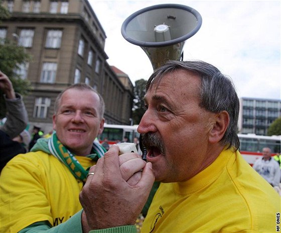 Antonín Panenka ve Strunkovicích dokazoval, e to s míem stále umí.