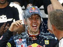 Sebastian Vettel slav vtzstv v Suzuce