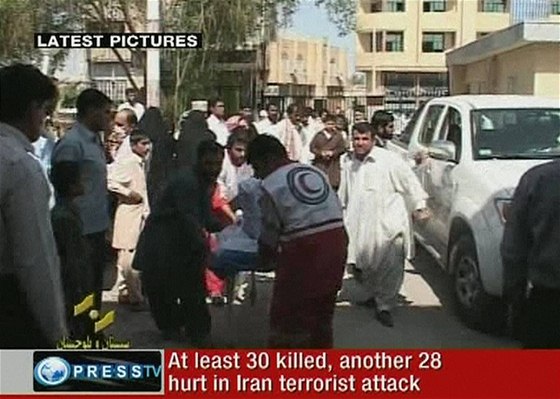 Televizní zábry po útoku skupiny Dundalláh na jihovýchod Íránu (íjen 2009)
