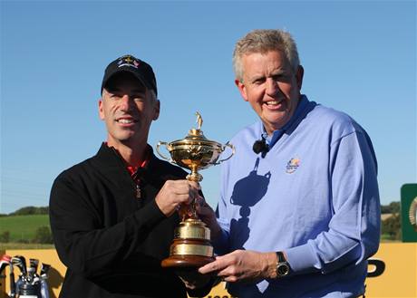 Ryder Cup 2010 - exhibice kapitn v Celtic Manor, Corey Pavin (vlevo) a Colin Montgomerie.