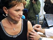 Ministryn zdravotnictv Dana Jurskov se nechala okovat proti seznn chipce (16. 10. 2009) 