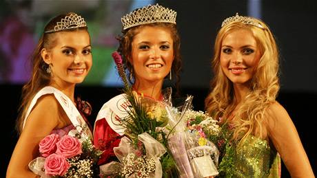 První místo získala dívka s číslem 5 Eliška Urbancová (uprostřed), druhé místo získala dívka s č.8 Aneta Grabcová (vlevo) a třetí místo získala dívka s číslem 3 Monika Vaculíková První místo získala dívka s číslem 5 Eliška Urbancová (uprostřed), druhé místo získala dívka s č.8 Aneta Grabcová (vlevo) a třetí místo získala dívka s číslem 3 Monika Vaculíková
