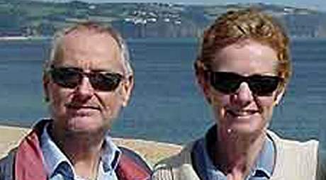 Manel Paul a Rachel Chandlerovi, kter unesli somlt pirti v Indickm ocenu (29.10. 2009)