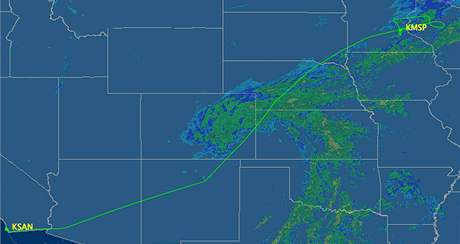 Snímek, zveejnný serverem FlightAware.com, zachycuje dráhu letu stroje spolenosti Northwest Airlines ve stedu 21. íjna. Letadlo peletlo svou destinaci o 240 kilometr.