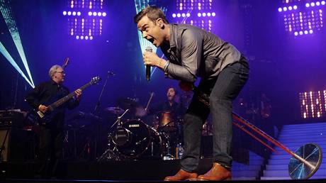 Takhle to Robbiemu Williamsovi zpívalo na koncert v rámci BBC Electronic Proms 2009.
