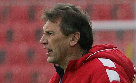 Brnnský trenér Miroslav Beránek má starosti, jeho tým se trápí.