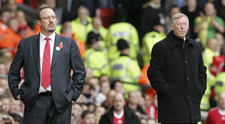 NESMIITELNÍ. Rivalita Liverpoolu a Manchesteru United se penesla u i na stíbrné plátno. Rafael Benítez (vlevo) a Sir Alex Ferguson v nm mají oba svého dablera.