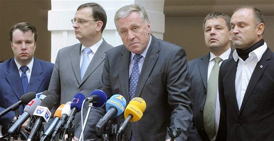 Koncept úednického kabinetu nefunguje,  myslí si místopedseda Neas po schválení rozpotu, který Topolánek oznail za dsivý