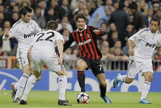 AC MILÁN A REAL MADRID. Tyto týmy zatím získaly v Lize mistr nejvíc trofejí.