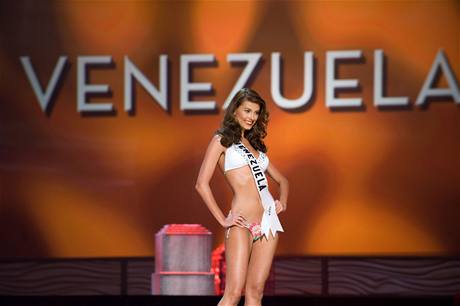 Miss Universe Stefana Fernndezov me mt ve Venezuele problmy kvli golfu.