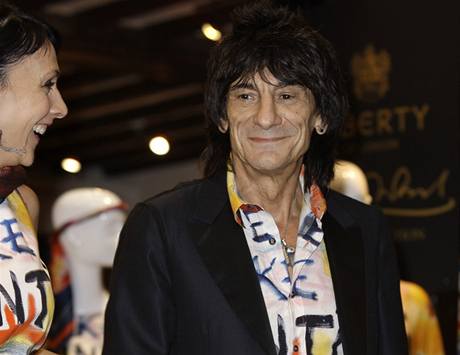 Ronnie Wood ve vlastnorun navren koili