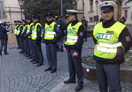 Policie hld ad vldy ped nazlobenmi ultrapraviky.