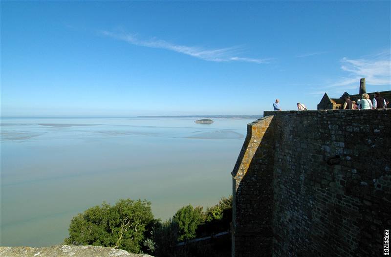 Francie, Mont Saint Michel. Pi odlivu se odkrývají tekoucí písiny