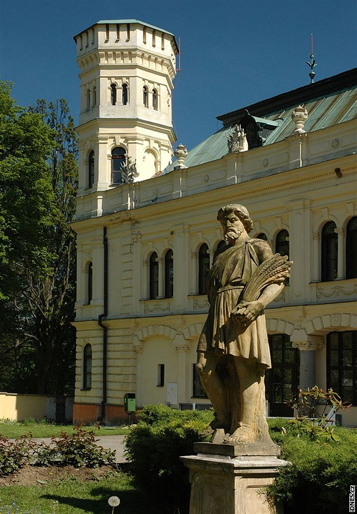 Podblanicko. Zámek Odlochovice s parkem