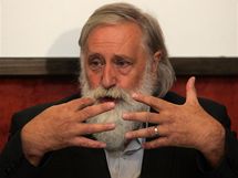Bval prodkan plzeskch prv Milan Kindl na tiskov konferenci, kde obhajoval  sv psoben na fakult. (20.10.2009)