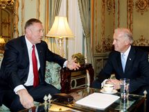 Mirek Topolnek na setkn s americkm viceprezidentem Joe Bidenem. (23. jna 2009)