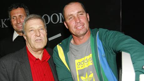 Jan Kodeš (vlevo) a Ivan Lendl Jan Kodeš (vlevo) a Ivan Lendl