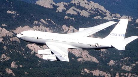 Americký pozorovací letoun OC-135B