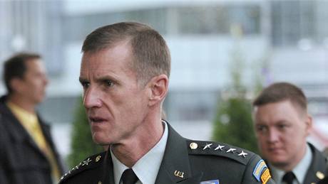 Americký generál Stanley McChrystal v Bratislav. (23. íjna 2009)